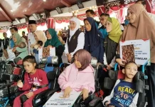 Gubernur Jatim Salurkan Bansos Rp26,7 Miliar di Sampang