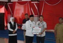 Bantuan Aspal Pemprov Jatim untuk Akses Jalan Pesantren di Sampang