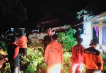 Hujan Disertai Angin Rusak Rumah Warga Camplong Sampang