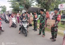 Koramil 0829-03/Kamal Berbagi Takjil, Wujud Kepedulian di Bulan Ramadhan  Bangkalan