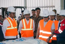 Menko Zulkifli Hasan Tinjau Pabrik Garam Sampang
