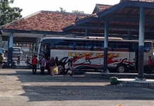 H-7 Lebaran, Terminal Ronggosukowati Pamekasan Mulai Ramai Pemudik