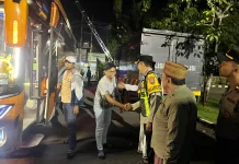 Polres Sampang Beri Pelayanan Sambut Pemudik Gratis