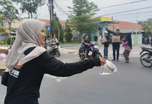 Berawal Seribu Rupiah, Paguyuban CFD Sampang Berbagi Takjil dan Santuni Anak Yatim