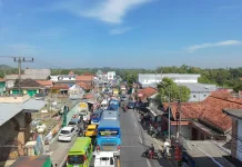 Dampak Pasar Tumpah Galis, Arus Mudik Bangkalan Macet Panjang