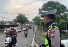 Aktivitas Pasar Tumpah Galis Bangkalan Arus Lalu Lintas Padat