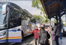 Lonjakan Penumpang Terminal Trunojoyo Sampang jelang Lebaran Ketupat