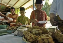 Tradisi Lebaran Ketupat di Sampang