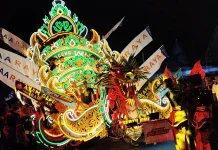 Spektakuler! Malam Kedua Parade Daul Sampang Ubah Kota Menjadi Lautan Budaya