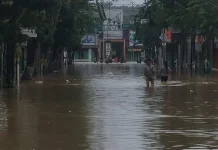 Cegah Banjir Pancaroba, BPBD Sampang Ajak Warga Proaktif Bersihkan Saluran Air