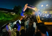 Mobil Avanza  Nyemplung ke Sungai di Bangkalan
