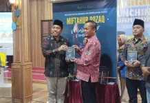 Luncurkan Buku "Di Balik Demokrasi", Perjalanan 18 Tahun Miftahur Rozaq  di KPU