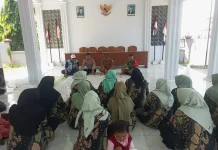 Penyaluran BLT dan Insentif di Bangkalan Dikawal TNI-Polri