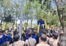 Mahasiswa Geruduk DPRD Soroti Krisis Lingkungan Sampang