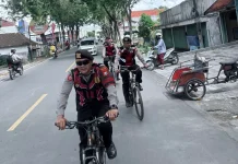 Polisi di Sampang Lakukan Patroli secara Humanis