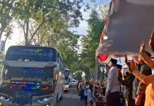 Belasan Bus Disiapkan untuk Pemberangkatan Haji Sampang