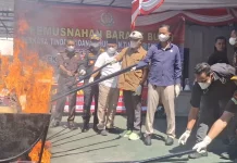 Kejari Sampang Tekan Peredaran Rokok Ilegal, Musnahkan 1 Juta Batang