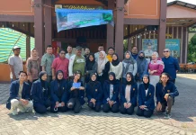 Workshop Kreatif Digital UNESA Dorong Promosi Wisata Tambak Cemandi