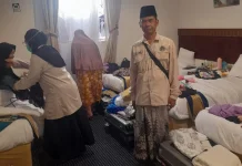 Ketua Kloter dan Dokter SUB 67 Cek Kesehatan Jemaah Haji