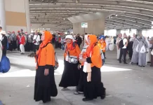 Jemaah Kloter SUB 67 Laksanakan Lempar Tiga Jumrah