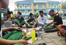 Santri Pamekasan Belajar Mandiri Dengan 'Cooking Class' tanpa Api
