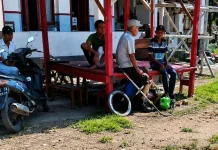 Warga Gotong Royong Bersihkan Sampah di Sumenep