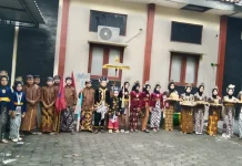 Kelas 5 MI Al Ittihad Tampilkan Kejayaan Mataram Islam lewat Karnaval Sejarah