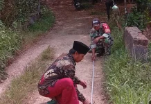 Babinsa Geger Tinjau Rencana Pembangunan Jembatan