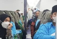 Jamaah Haji Kloter SUB-68 Transit di Muscat Oman, Seluruh Jemaah Dilaporkan Sehat