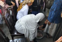 Tradisi Membasuh Kaki, Simbol Penghormatan Sambut Kepulangan Haji