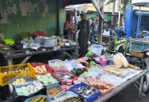 Jajanan Tradisional Masih Eksis di Sampang