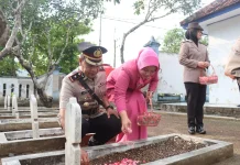 Peringati Hari Bhayangkara Ke-80, Polres Sampang Ziarah ke TMP