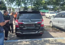 Ditemukan Meninggal di dalam Mobil Dinas, Keluarga Minta Polisi Usut Tuntas