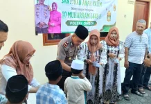 Sentuhan Humanis Polres Sampang pada 10 Muharram