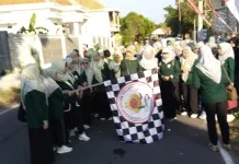 Ratusan Bidan Sampang Ikuti Jalan Sehat HUT IBI ke-75