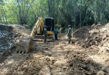 Gotong Royong Warga dan TNI Bangun Jembatan di Klampis Bangkalan