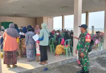 TNI Bersinergi dengan Puskesmas Sukolilo, Warga Antusias Ikuti Skrining TB