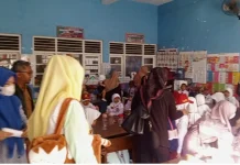 Orang Tua di Pamekasan Antusias Antar Anak ke Sekolah