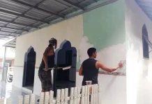 Warga dan Babinsa Bangkalan Gotong Royong Renovasi Mushola