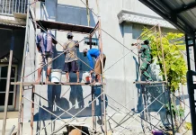 TNI dan Warga Renovasi Masjid Al Gozali di Gili Timur Bangkalan