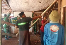 Karya Bhakti TNI AD Bedah Rumah Tak Layak Huni di Desa Jaddih