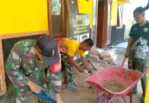 Gotong Royong Rehabilitasi Pustu Panyepen Sampang Terus Berlangsung