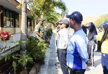 Babinsa dan Bhabinkamtibmas Latih Paskibra Modung Bangkalan