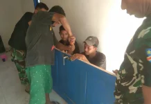 Satgas TMMD Sampang Bantu Perbaikan Rumah Warga