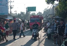 Polres Sampang Amankan Arus Lalu Lintas di Pasar Palawija Jelgung
