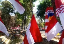 Menjelang HUT RI, Pedagang Bendera Merah Putih Mulai Marak di Pamekasan