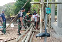 Kokohkan Kolom Tandon Air, Satgas TMMD Sampang Tuai Pujian Warga