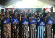 Tim Wasev TMMD Sampang Tebar Kasih pada Fakir Miskin dan Anak Yatim