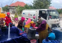 PMI Pamekasan Salurkan Bantuan Air Bersih untuk Warga Terdampak Kekeringan