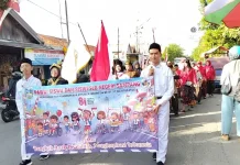 Semangat Anak-anak Disabilitas di Sampang Ikuti Pawai HUT RI ke-81